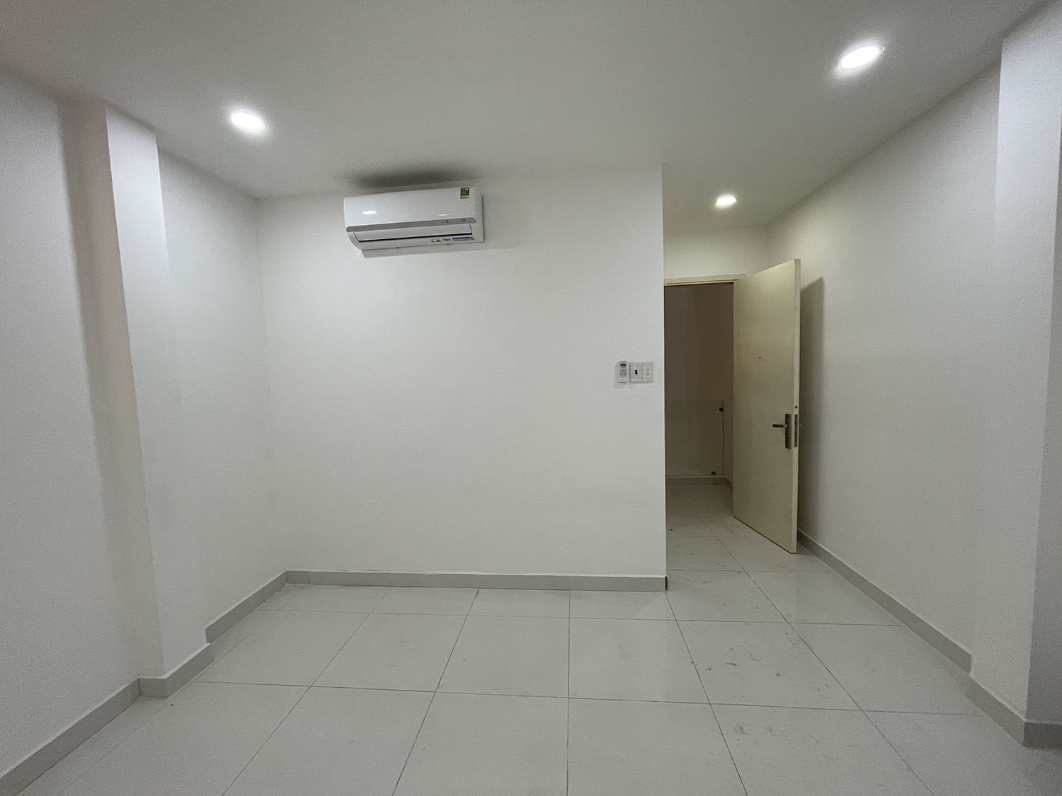 Chính chủ cho thuê nhà 3 lầu thiết kế cổ điển hẻm ôtô 7 chỗ 482/69K Lê Quang Định